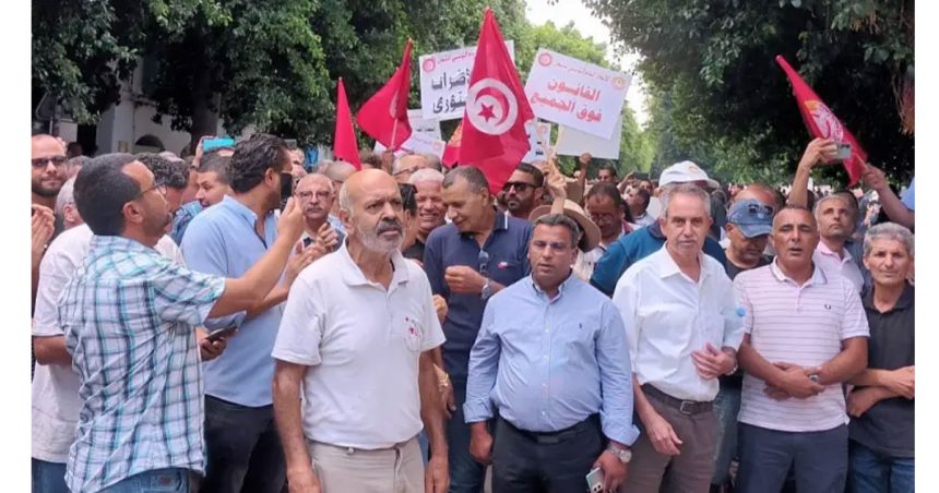 Rentrée scolaire : les enseignants protestent à Tunis  