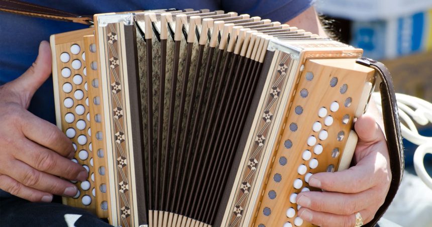 L’accordéon, symbole culturel dans les musiques tunisienne et française