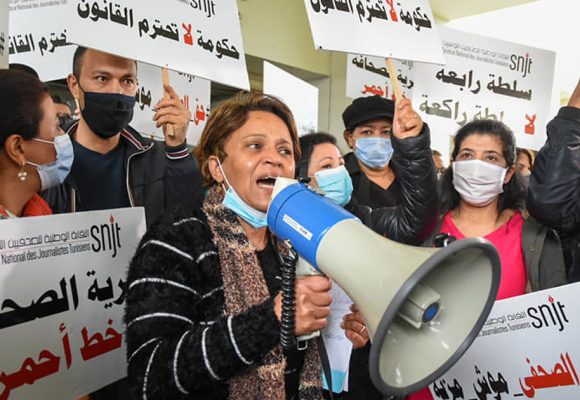 Aïda Hichri : «Nous sommes revenus au climat de la peur et de la censure»