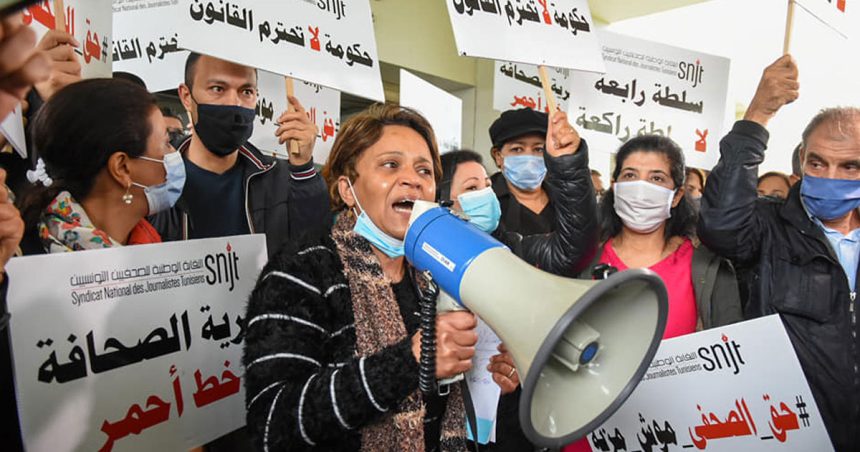 Aïda Hichri : «Nous sommes revenus au climat de la peur et de la censure»