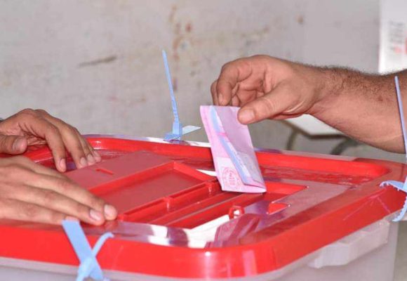 Présidentielle en Tunisie : Fermeture des bureaux de vote, les résultats attendus lundi