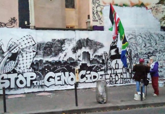 Images : les murs de Paris crient «Free Palestine» et «Stop génocide»