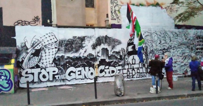 Images : les murs de Paris crient «Free Palestine» et «Stop génocide»