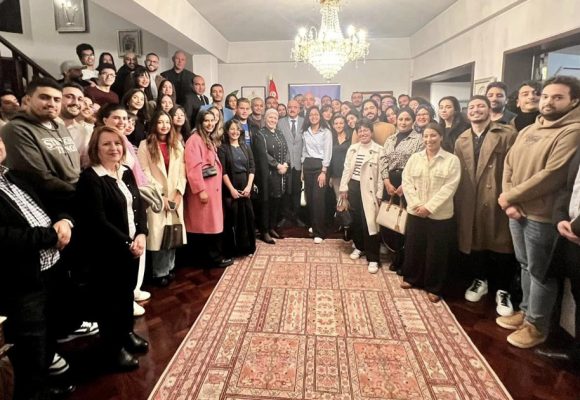 Lisbonne : Mohamed Ali Nafti rencontre un groupe de Tunisiens résidant au Portugal (MAE)