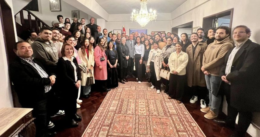 Lisbonne : Mohamed Ali Nafti rencontre un groupe de Tunisiens résidant au Portugal (MAE)