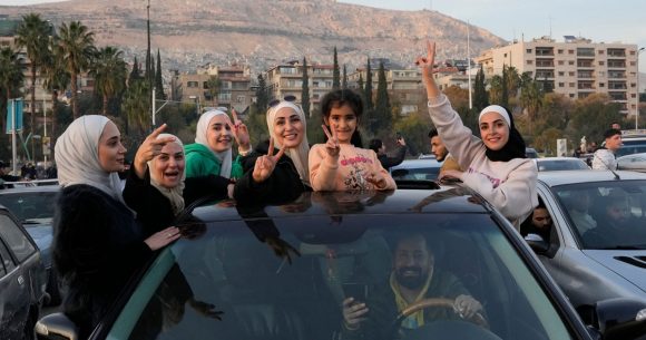 Les femmes manifestent à Damas pour «une Syrie civile et laïque»