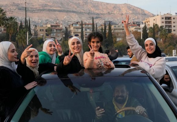 Les femmes manifestent à Damas pour «une Syrie civile et laïque»