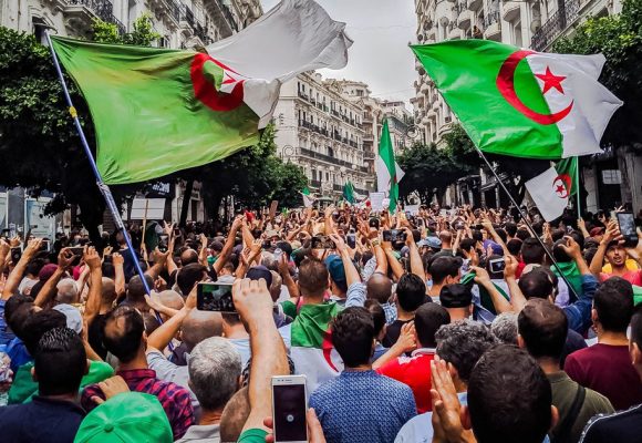 Entre «Manich Radi» et «Rani maa bladi» ou le difficile débat politique en Algérie