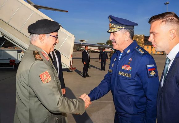 La Russie exploite la faiblesse de Haftar et les erreurs de l’Occident pour se renforcer en Libye