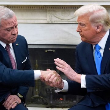 Abdallah de Jordanie évite la confrontation avec Trump mais ne plie pas