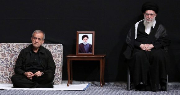 Masoud-Pazeshkian-Ali-Khamenei L’Iran confirme le décès de Khamenei et entame la transition