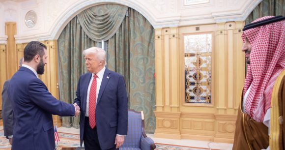 Pour séduire Trump, Ahmed Al-Charaa a opéré un revirement stratégique
