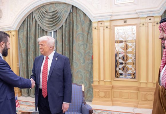 Pour séduire Trump, Ahmed Al-Charaa a opéré un revirement stratégique