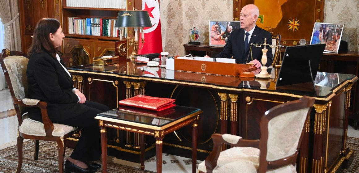 Kaïs Saïed va relancer le recrutement dans la fonction publique