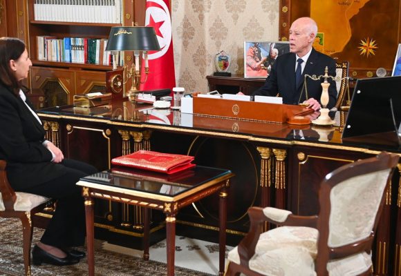 Kaïs Saïed va relancer le recrutement dans la fonction publique