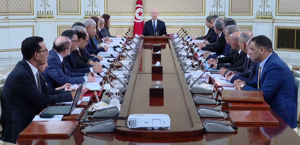 Tunisie │ Kaïs Saïed réitère ses griefs contre l’administration publique