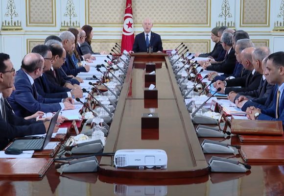 Tunisie │ Kaïs Saïed réitère ses griefs contre l’administration publique