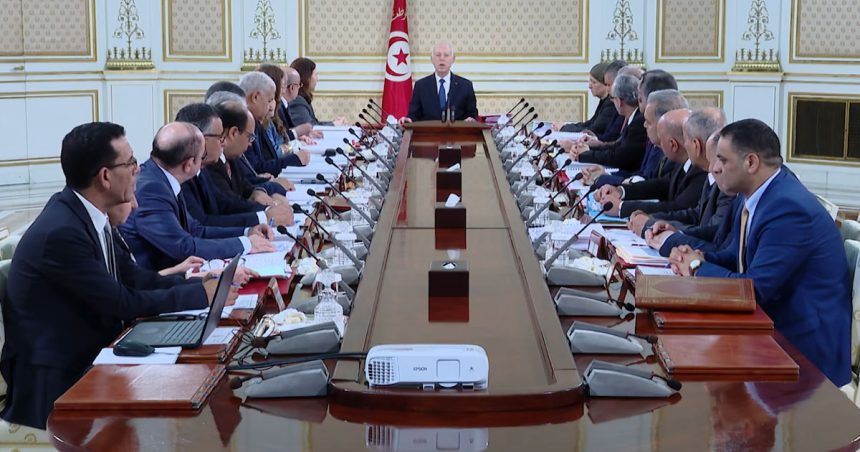 Tunisie │ Kaïs Saïed réitère ses griefs contre l’administration publique