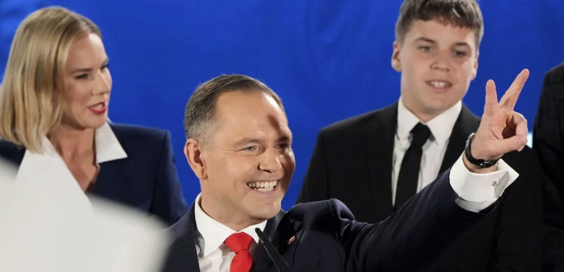 Le nationaliste Karol Nawrocki, nouveau président de la Pologne
