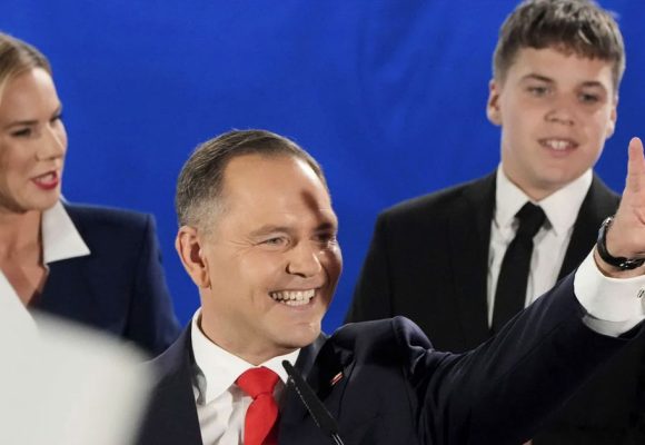 Le nationaliste Karol Nawrocki, nouveau président de la Pologne
