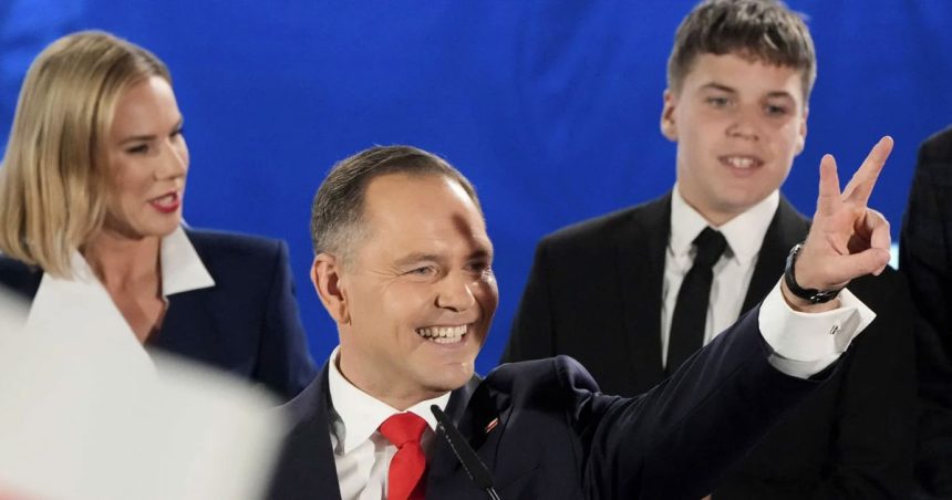 Le nationaliste Karol Nawrocki, nouveau président de la Pologne