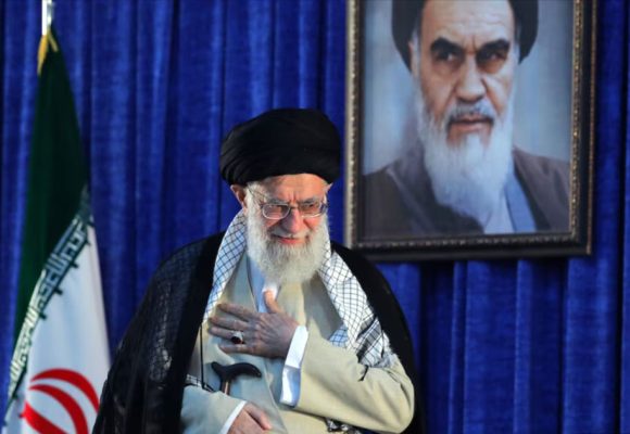 Khomeini et Khamenei │ A la recherche du masque poétique