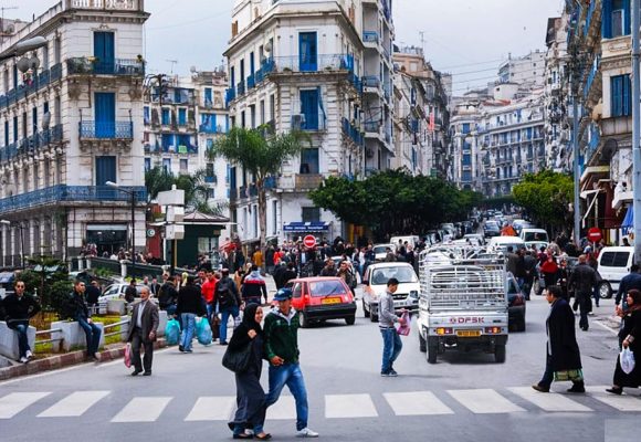 Baisse des naissances et ralentissement démographique en Algérie