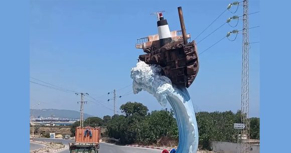 Tunisie | Une statue de bateau naufragé fait polémique