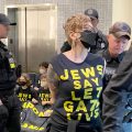 Arrestation de manifestants pacifistes juifs à Philadelphie
