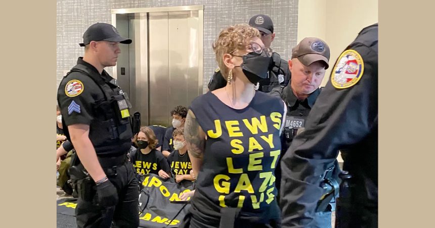 Arrestation de manifestants pacifistes juifs à Philadelphie
