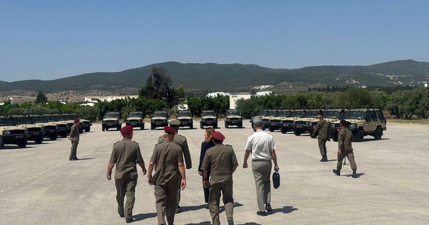Don de véhicules militaires français à l’armée de terre tunisienne