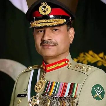 Asim Munir, le nouvel homme fort du Pakistan, se rapproche de Donald Trump