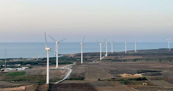 Champ-Eoliennes-El-Haouaria Avantages et inconvénients du développement de l’énergie éolienne en Tunisie