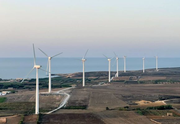 Champ-Eoliennes-El-Haouaria Avantages et inconvénients du développement de l’énergie éolienne en Tunisie