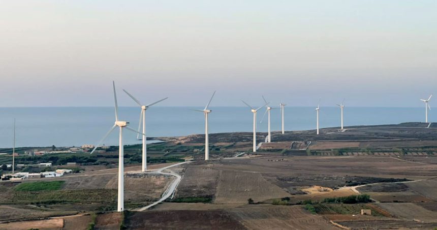 Champ-Eoliennes-El-Haouaria Avantages et inconvénients du développement de l’énergie éolienne en Tunisie