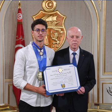 Le double champion du monde Ahmed Jaouadi décoré de l’Ordre du Mérite sportif