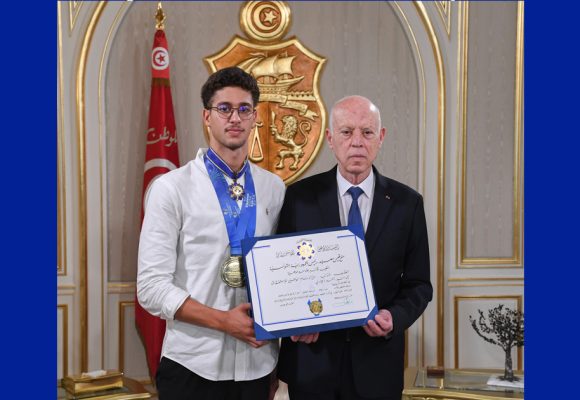 Le double champion du monde Ahmed Jaouadi décoré de l’Ordre du Mérite sportif