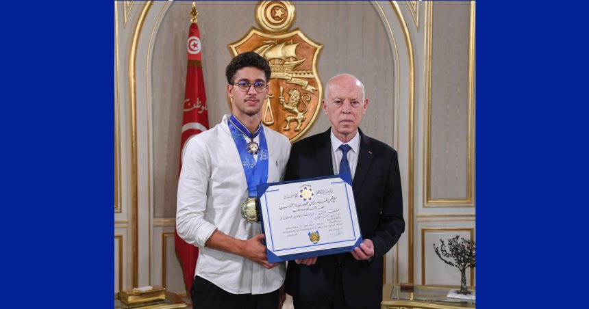 Le double champion du monde Ahmed Jaouadi décoré de l’Ordre du Mérite sportif