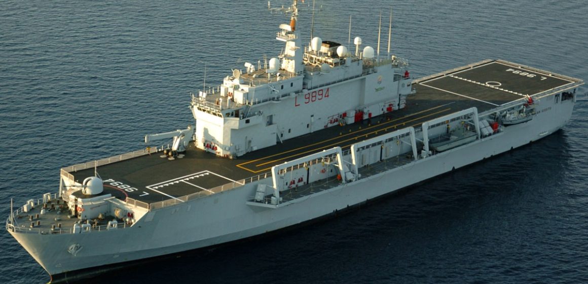 Le navire de la marine italienne San Giusto débarque à Tunis