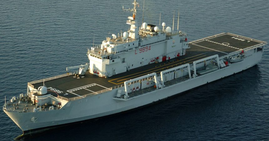 Le navire de la marine italienne San Giusto débarque à Tunis