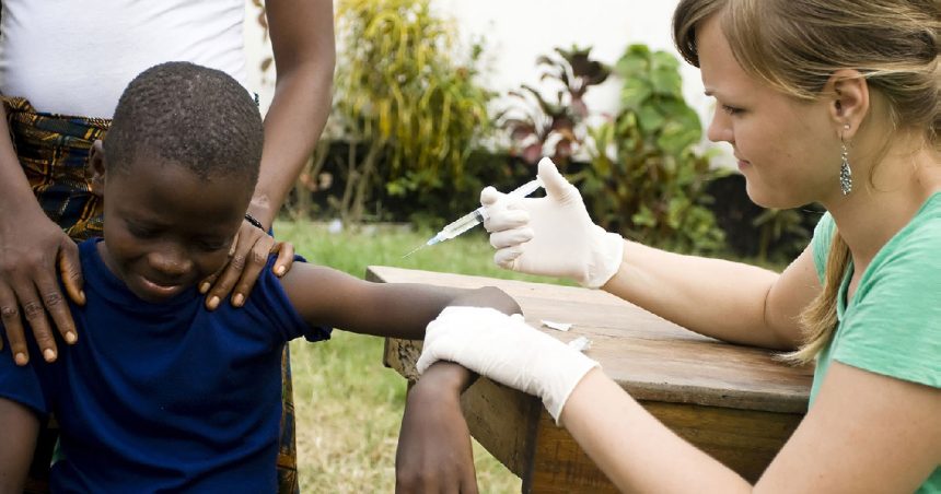 Décoloniser la santé | Le soin humanitaire comme camouflage