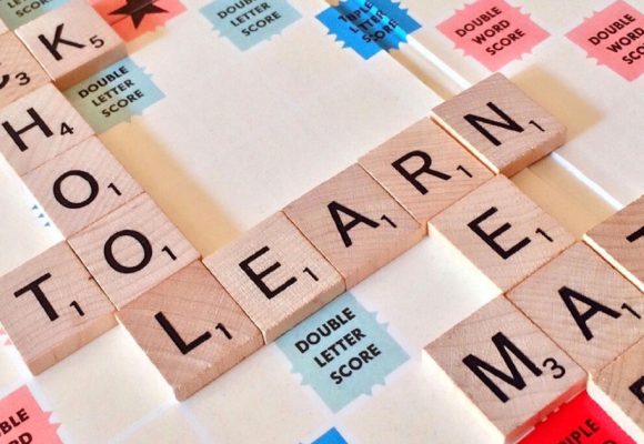 Peut-on vraiment apprendre l’anglais en ligne avec l’intelligence artificielle ?