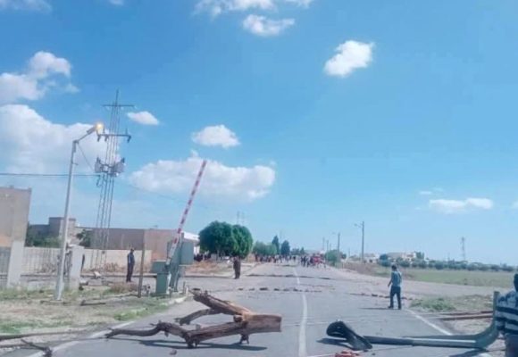 Sousse | Des manifestants coupent la route à Sidi Bou Ali
