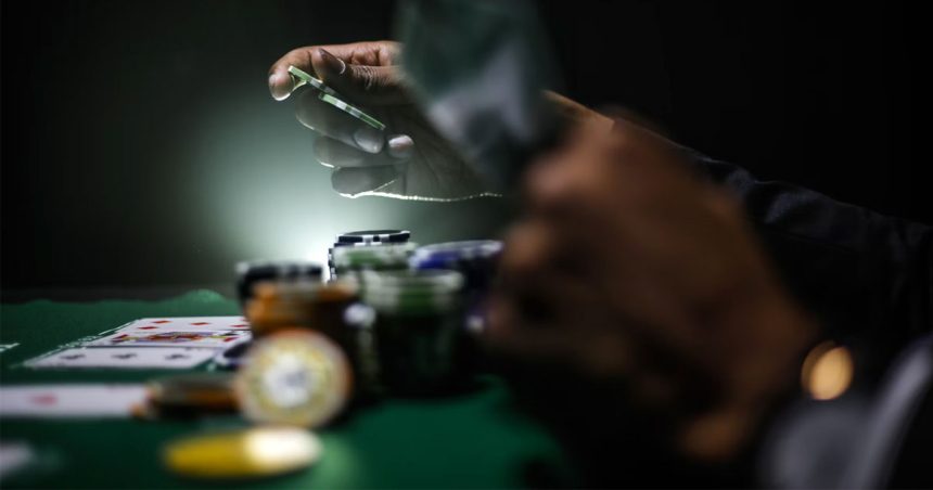Le poker, entre culture mondiale et encadrement local