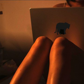 Femme-ordinateur Les relations intimes à l’ère des interfaces numériques