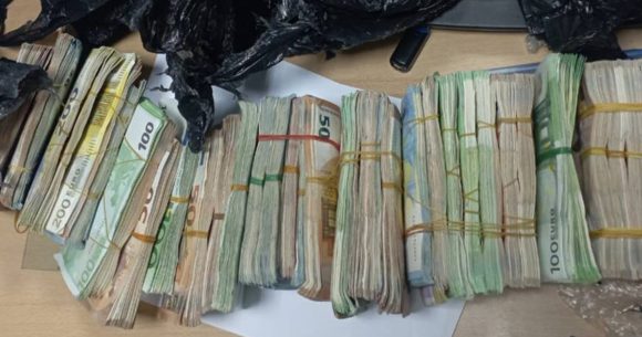 devises Douane | 700.000 dinars en devises étrangères saisis au poste frontalier de Melloula