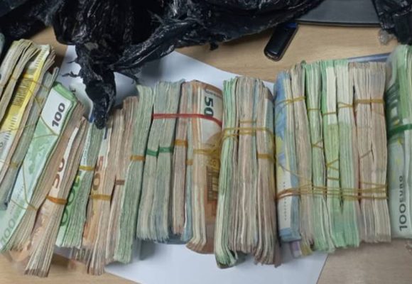Douane | 700.000 dinars en devises étrangères saisis au poste frontalier de Melloula