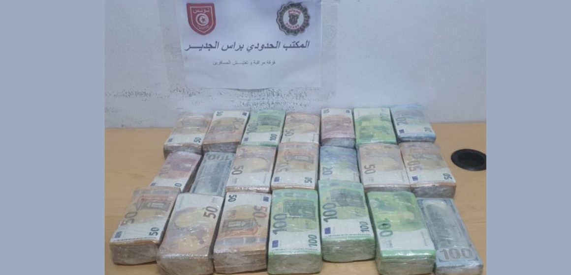 devises trafic Ras Jedir | La douane saisit des devises d’une valeur de 1.5 MDT