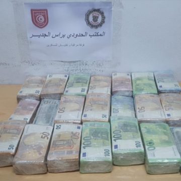 devises trafic Ras Jedir | La douane saisit des devises d’une valeur de 1.5 MDT
