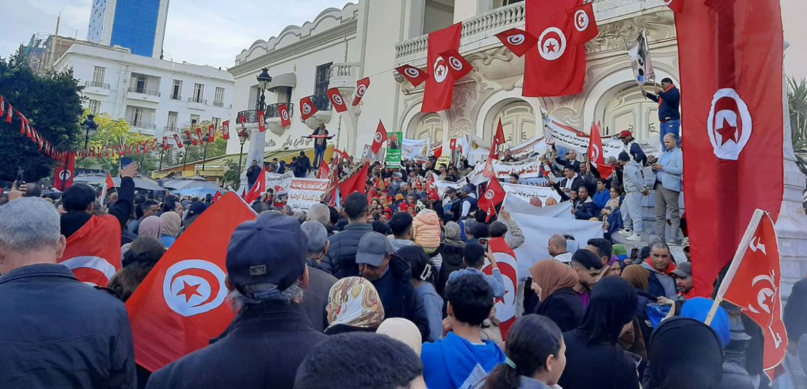 A Tunis, démonstration de force des partisans de Kaïs Saïed